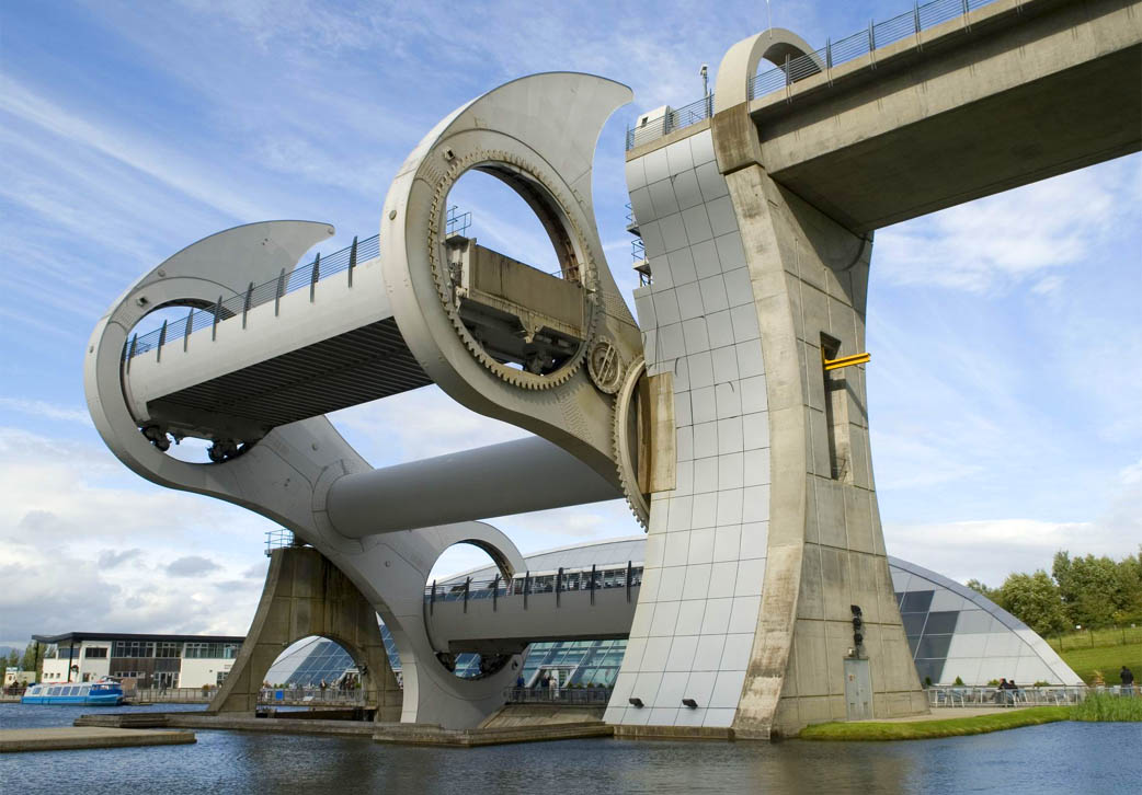 The Falkirk Wheel consists of two gondolas, one at each side of the axle,